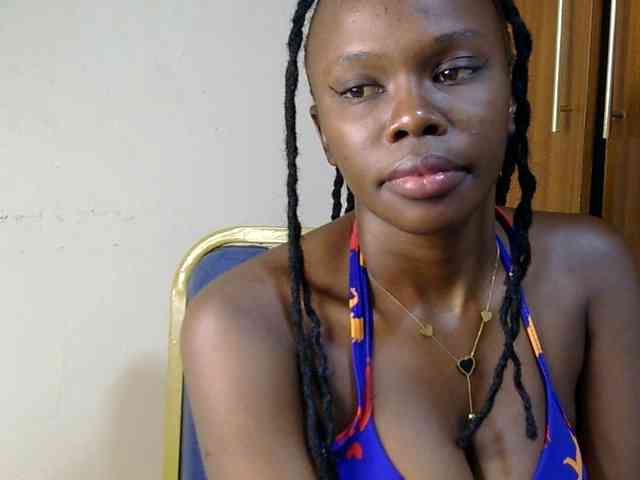 PetiteDesiree webcam