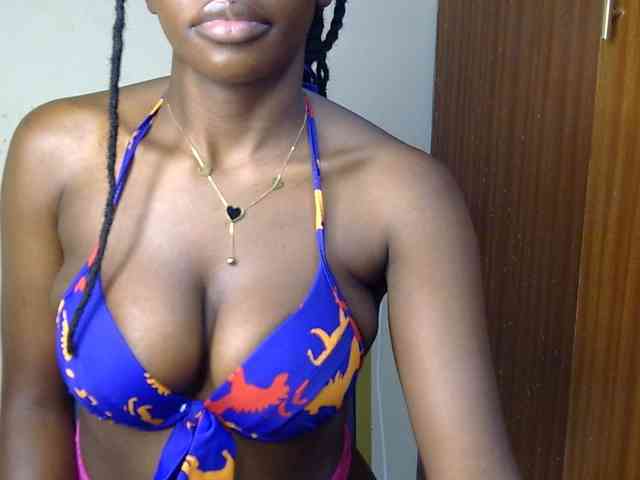 PetiteDesiree webcam