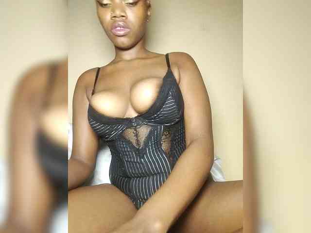 PinkDomina01 webcam