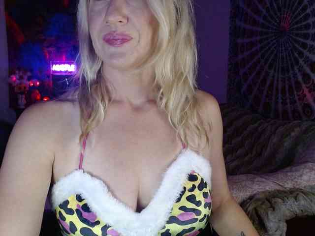 kellywildnnout webcam