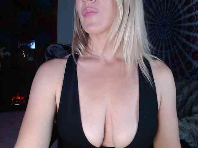 kellywildnnout webcam