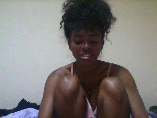 SexyFrenchDoll webcam