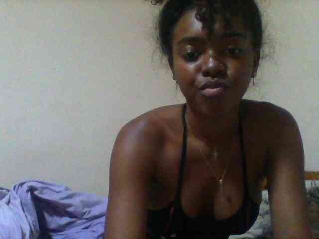 SexyFrenchDoll webcam