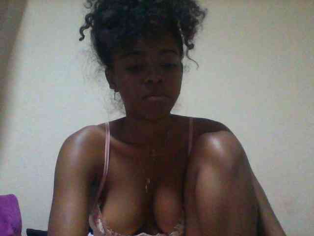 SexyFrenchDoll webcam