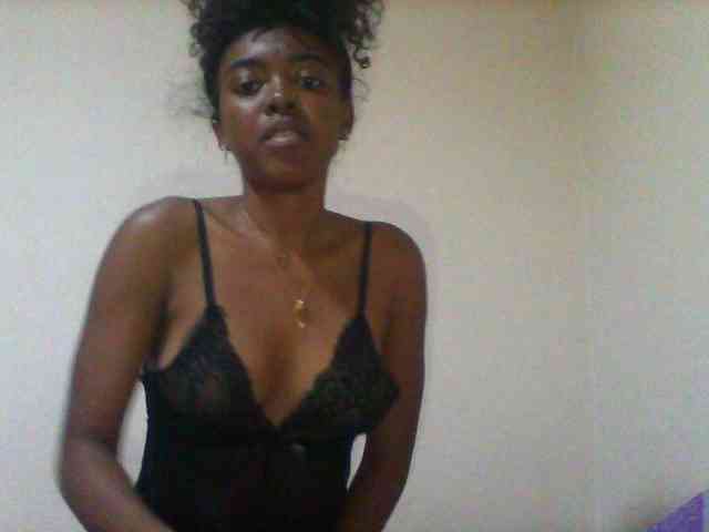 SexyFrenchDoll webcam