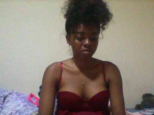 SexyFrenchDoll webcam