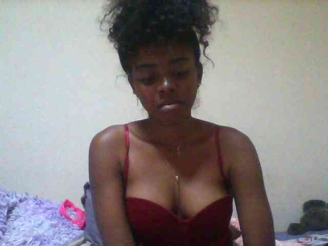 SexyFrenchDoll webcam