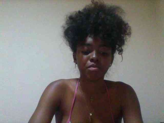 SexyFrenchDoll webcam