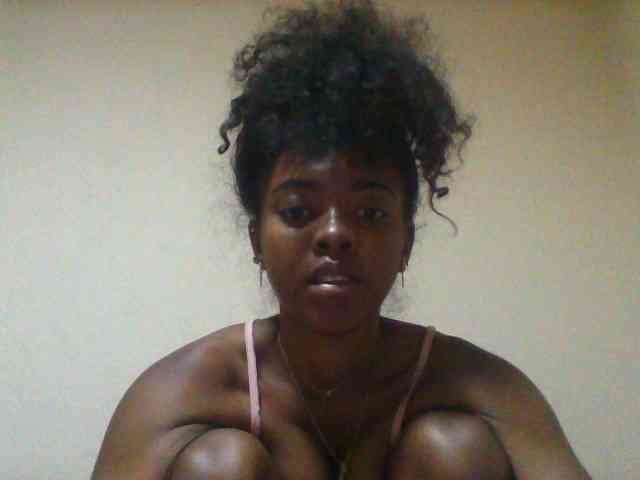 SexyFrenchDoll webcam