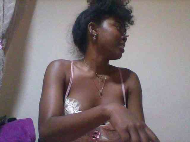 SexyFrenchDoll webcam