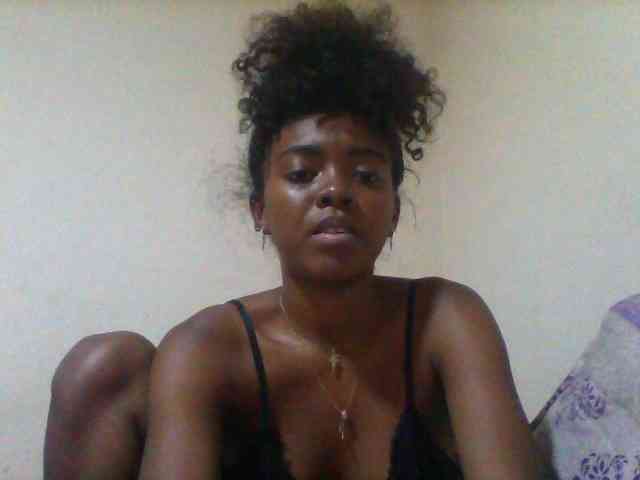 SexyFrenchDoll webcam