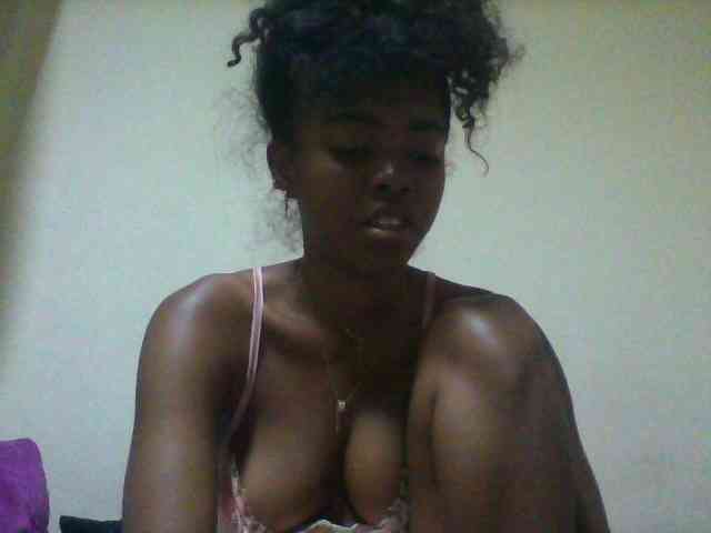 SexyFrenchDoll webcam