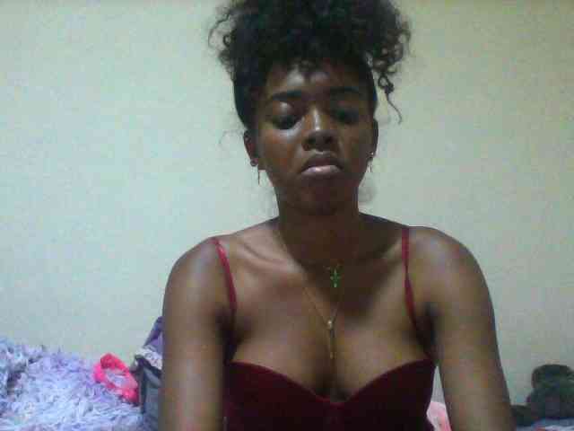 SexyFrenchDoll webcam