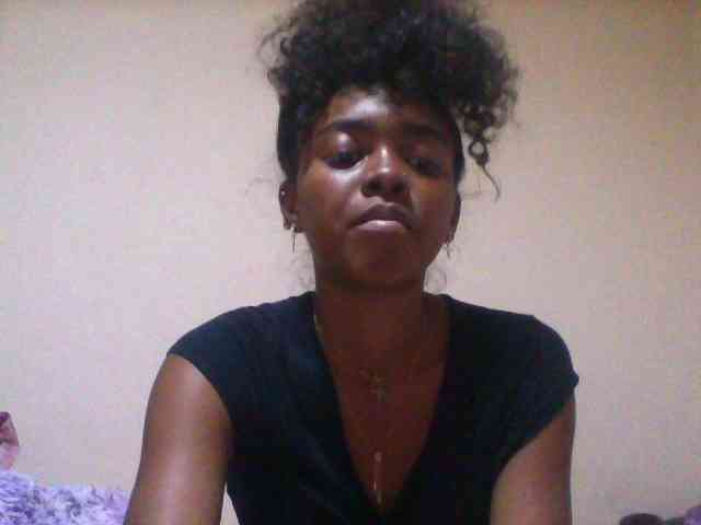 SexyFrenchDoll webcam