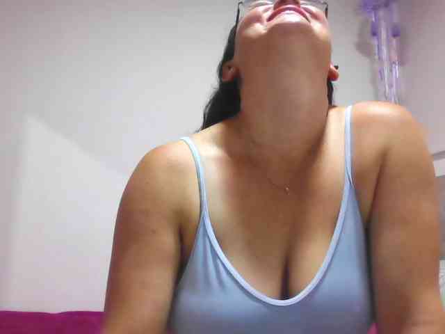 Milly-Sanchez webcam