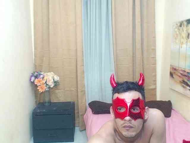 zarinabetifull webcam