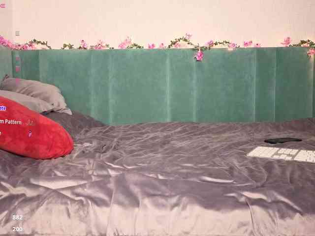 PrettyLilie webcam