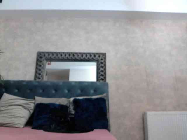 SaraElise webcam