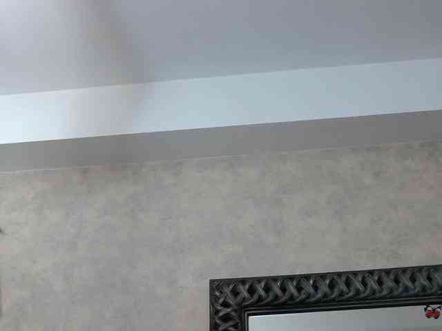 SaraElise webcam