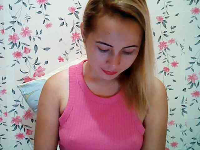 Hotasian143 webcam