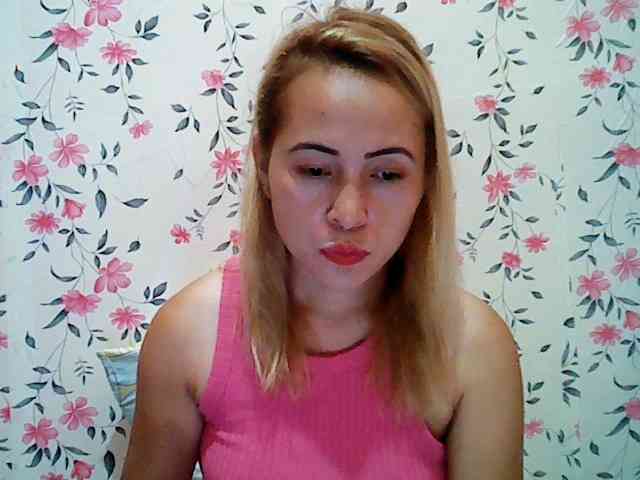 Hotasian143 webcam
