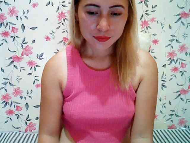Hotasian143 webcam