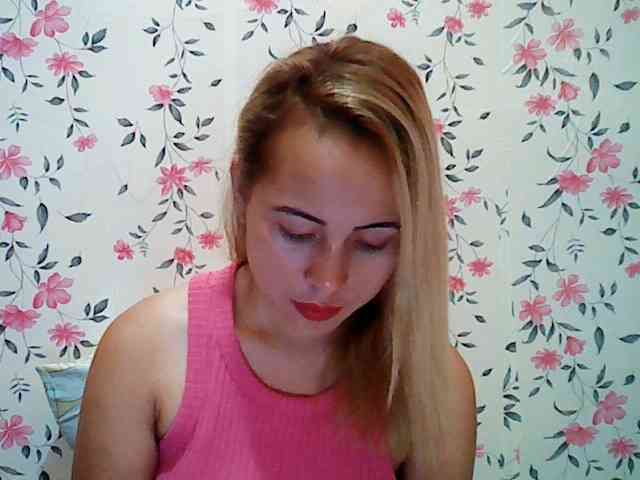 Hotasian143 webcam