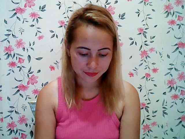 Hotasian143 webcam
