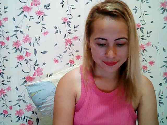 Hotasian143 webcam