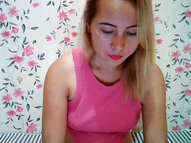Hotasian143 webcam