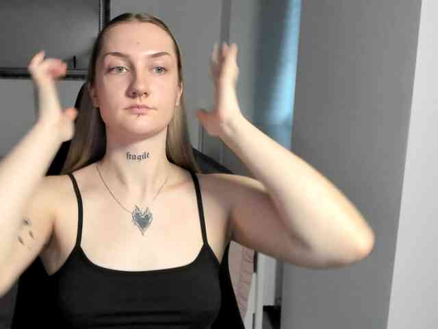 AlexaKisses webcam
