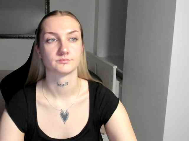 AlexaKisses webcam