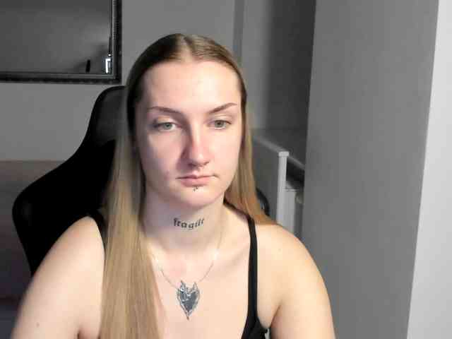AlexaKisses webcam