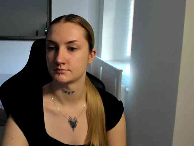 AlexaKisses webcam