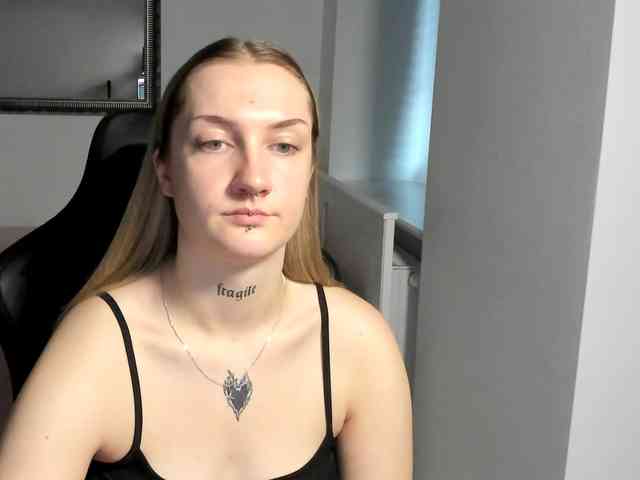 AlexaKisses webcam