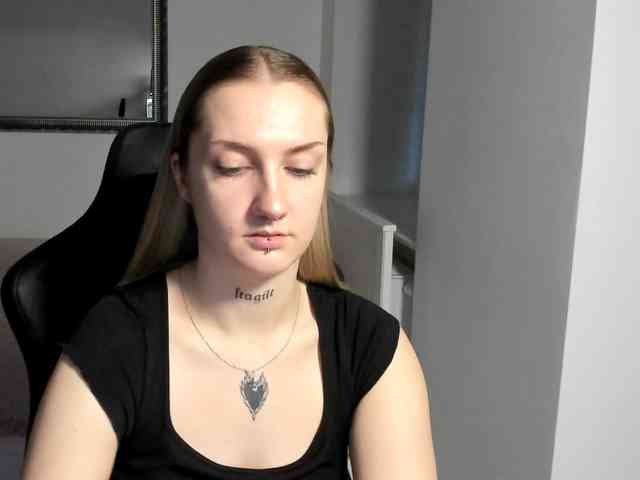 AlexaKisses webcam