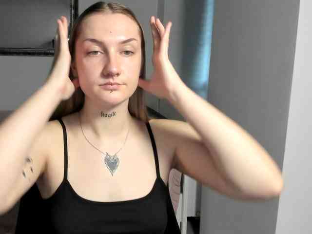 AlexaKisses webcam