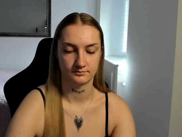 AlexaKisses webcam