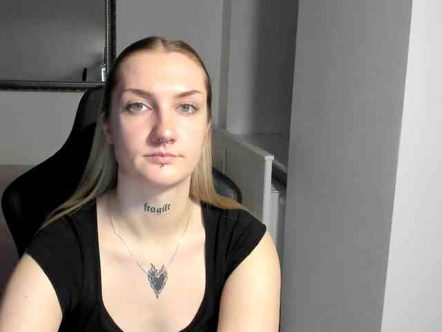 AlexaKisses webcam