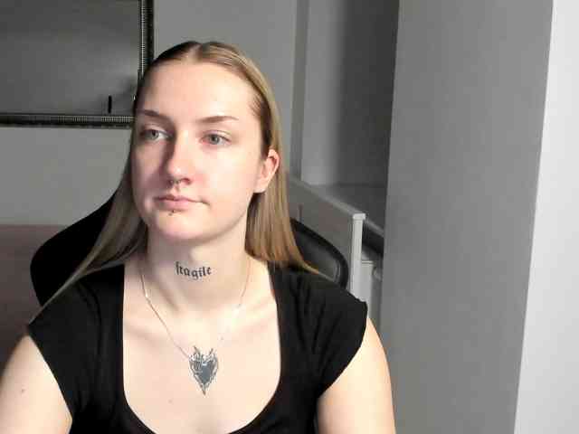 AlexaKisses webcam