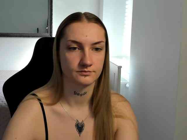 AlexaKisses webcam