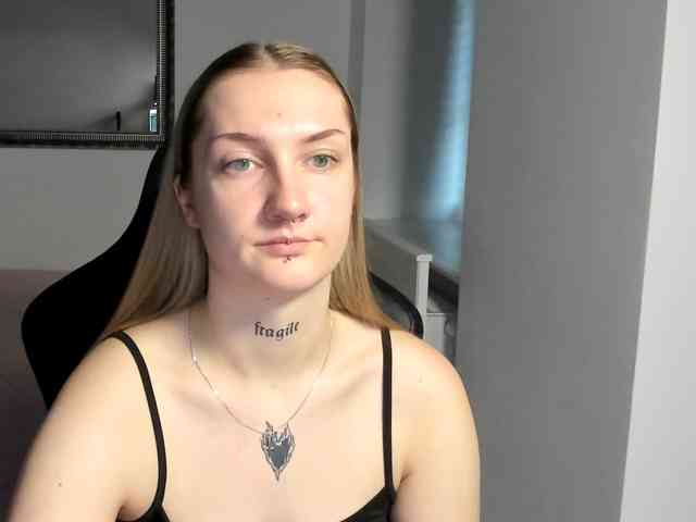 AlexaKisses webcam