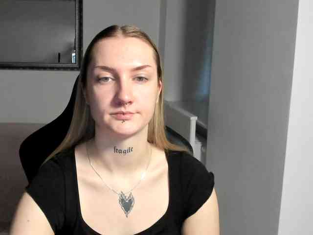 AlexaKisses webcam