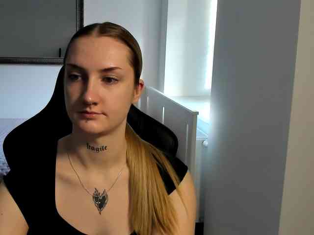 AlexaKisses webcam