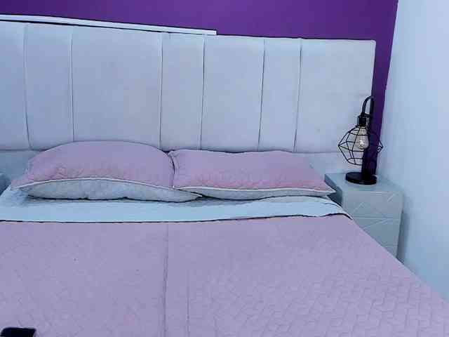 PamelaJohnsonn webcam