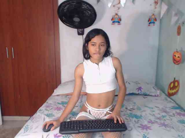 nicolle-sanders webcam