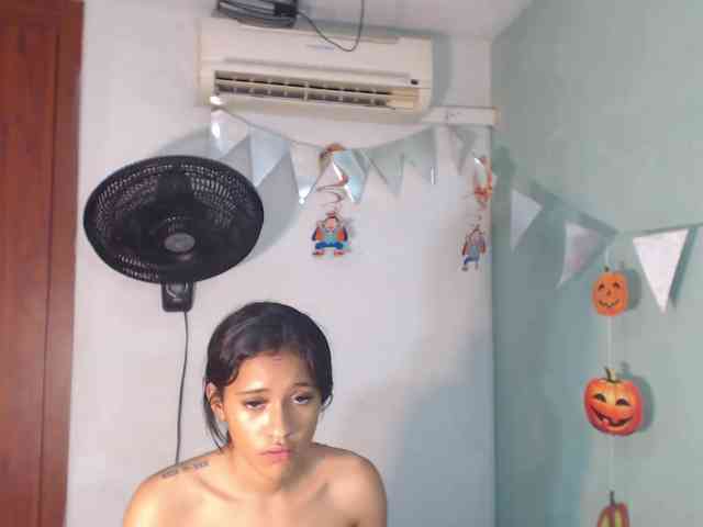 nicolle-sanders webcam