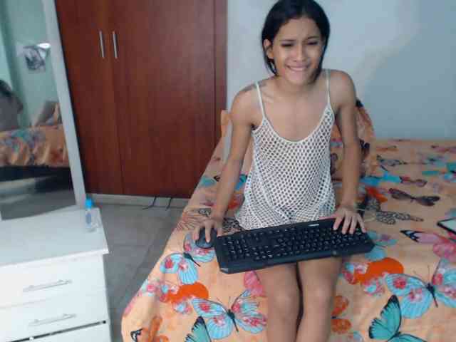 nicolle-sanders webcam