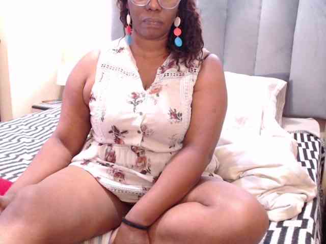 JUICYBOOBS36DD webcam