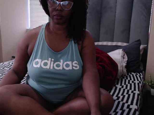 JUICYBOOBS36DD webcam